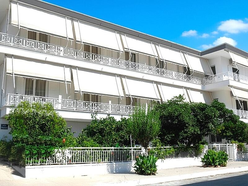 Araliki Apartments & Studios